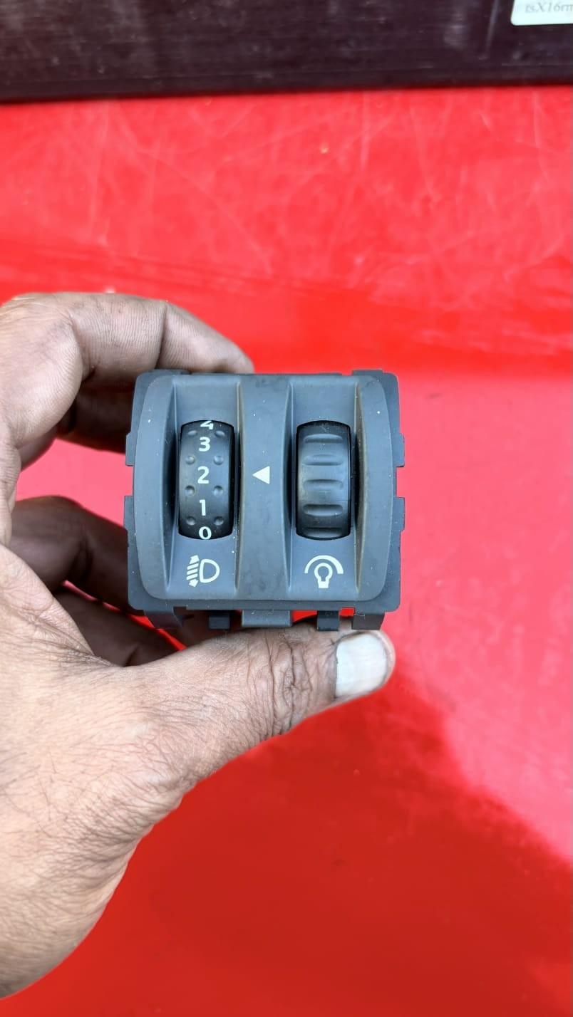 RENAULT TWINGO 2007-2014 HEADLIGHT DASH LIGHT ADJUSTER SWITCH 8200095495D