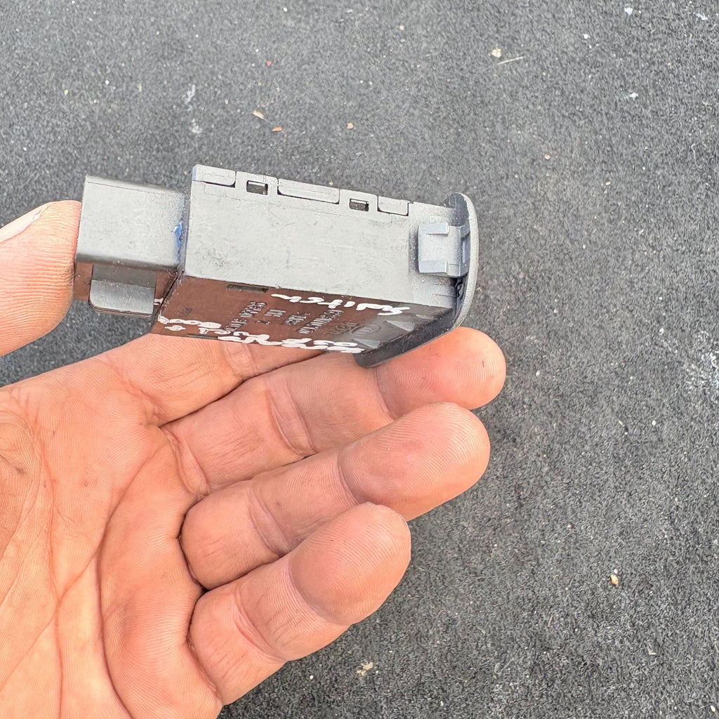 KIA SORENTO DRIVER FRONT FUEL FLAP SWITCH 93550-3E020