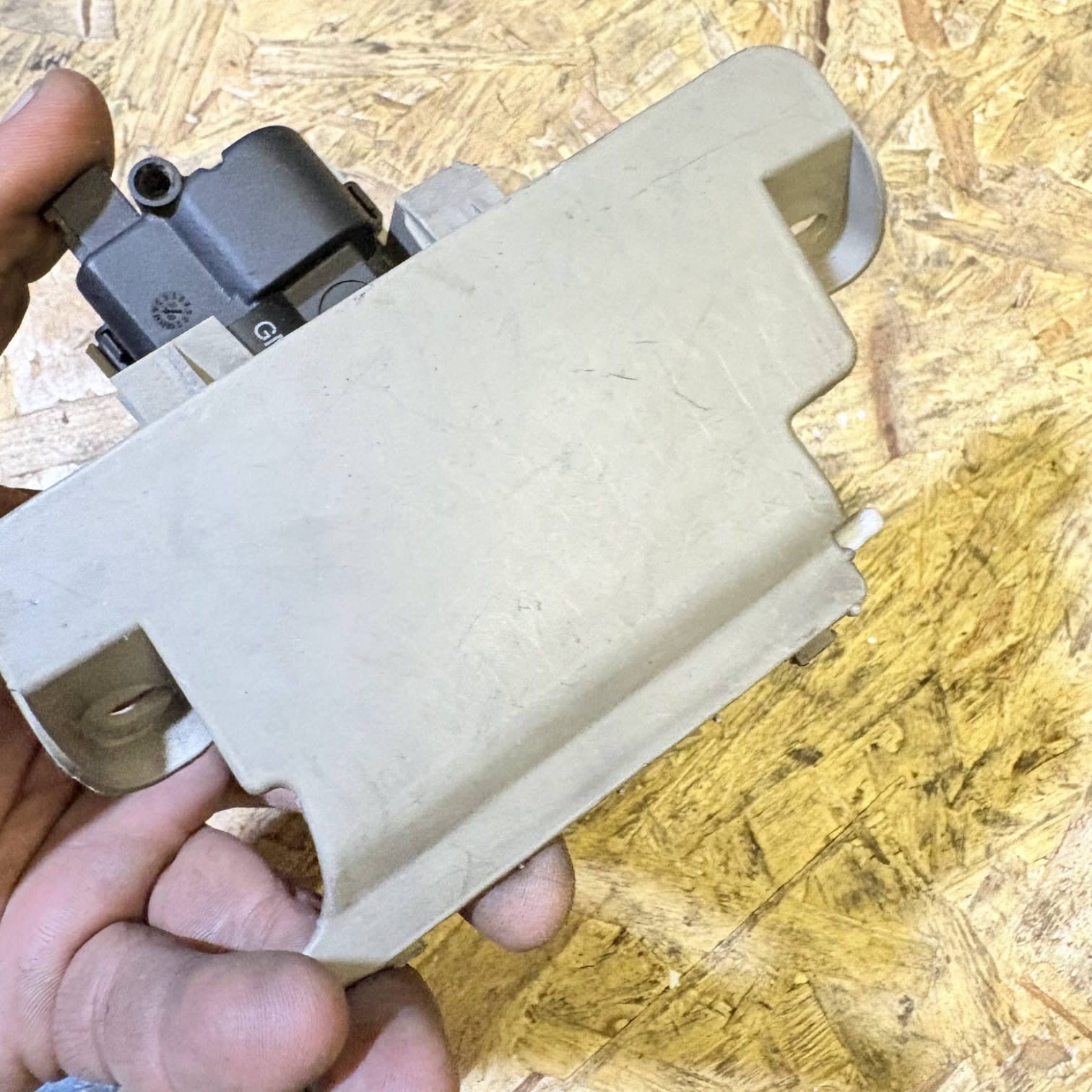 Renault Megane MK2 CC Convertible Glove Box Lock Solenoid Latch 8200247629 03-09