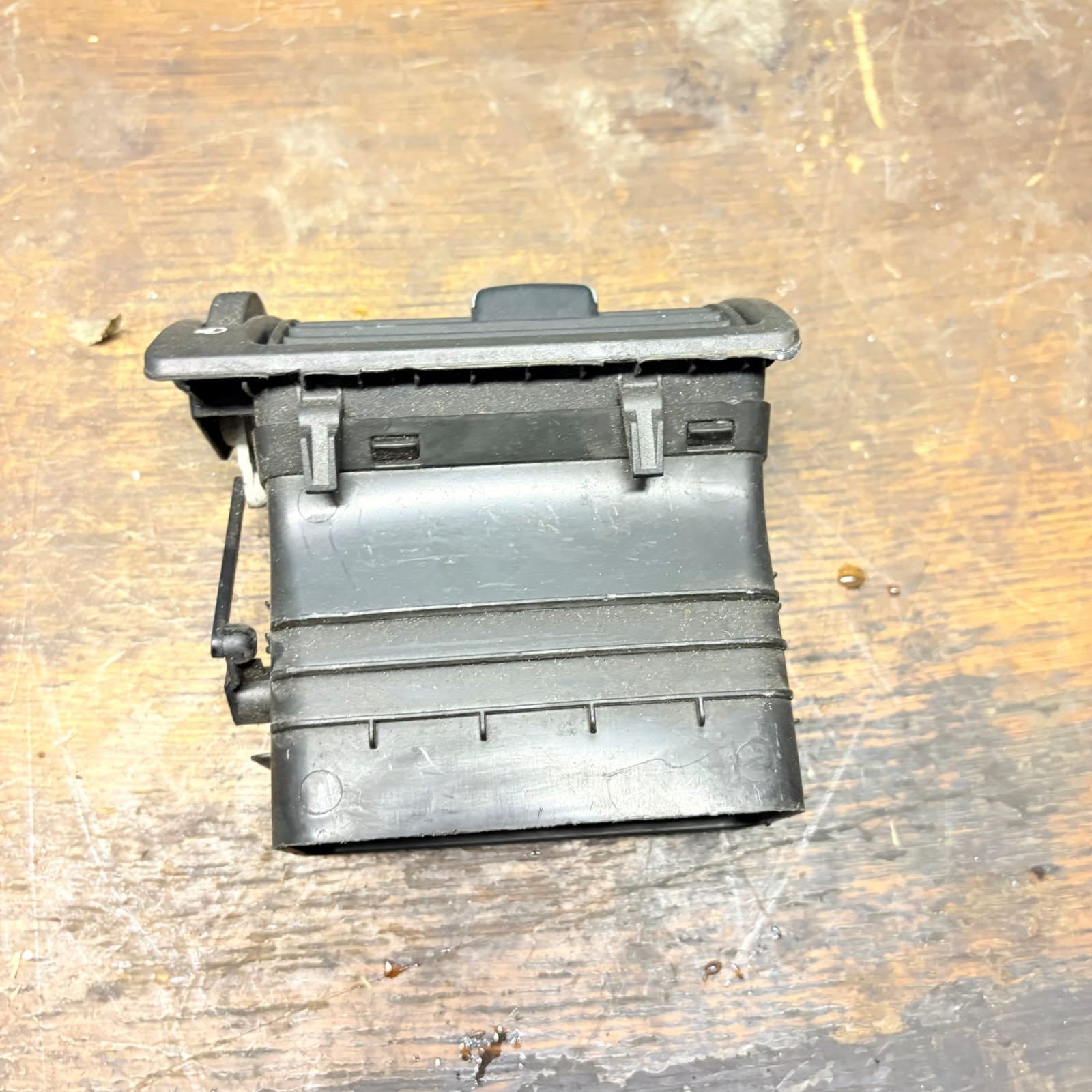 Toyota Corolla E120 E130 2004 front dash center air vent grill 8222