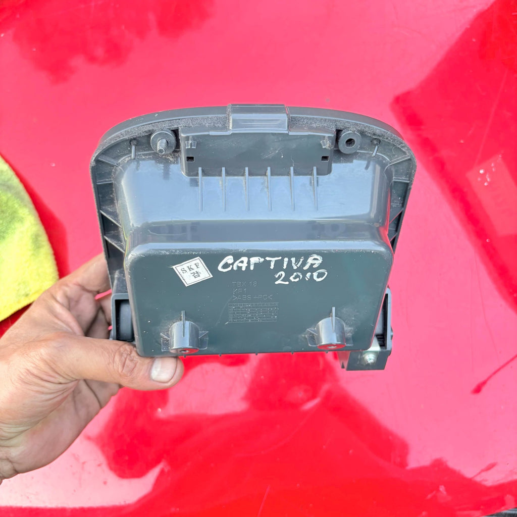 CHEVROLET CAPTIVA STORAGE COMPARTMENT 2010