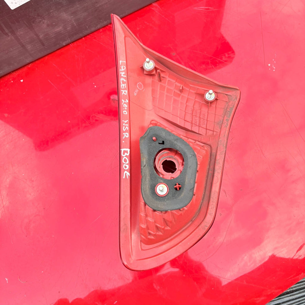 2010 MITSUBISHI LANCER N/S/R REAR LEFT INNER LIGHT 132-87977