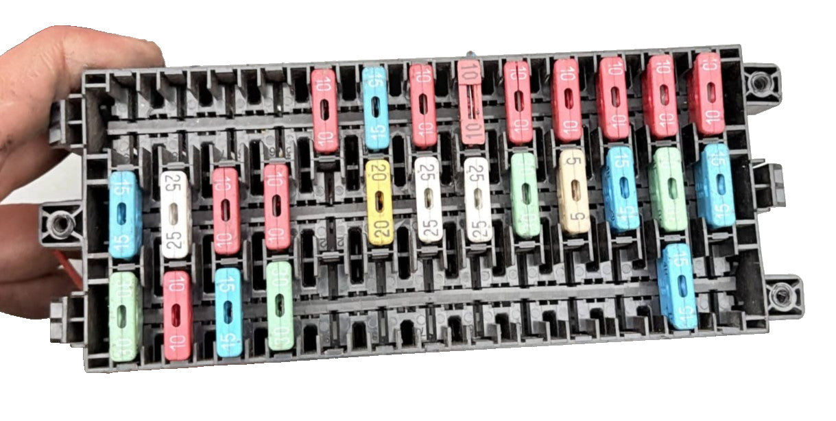 Nissan Primastar Fusebox 2002-2006 | Renault Trafic II X83 2001-2006 1673153