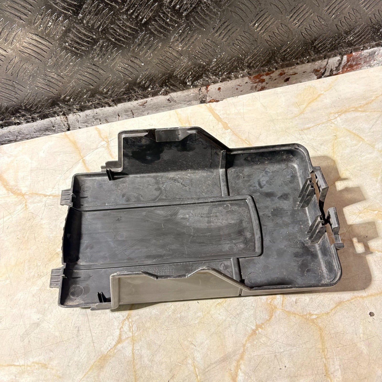 VW GOLF MK5 2004-2009 ENGINE BAY BATTERY INSULATION BOX COVER 1K0915443A