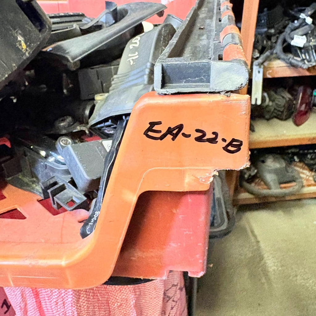 AUDI A1 2018-25 OFFSIDE RIGHT FRONT DOOR CHECK STRAP 8X0837267