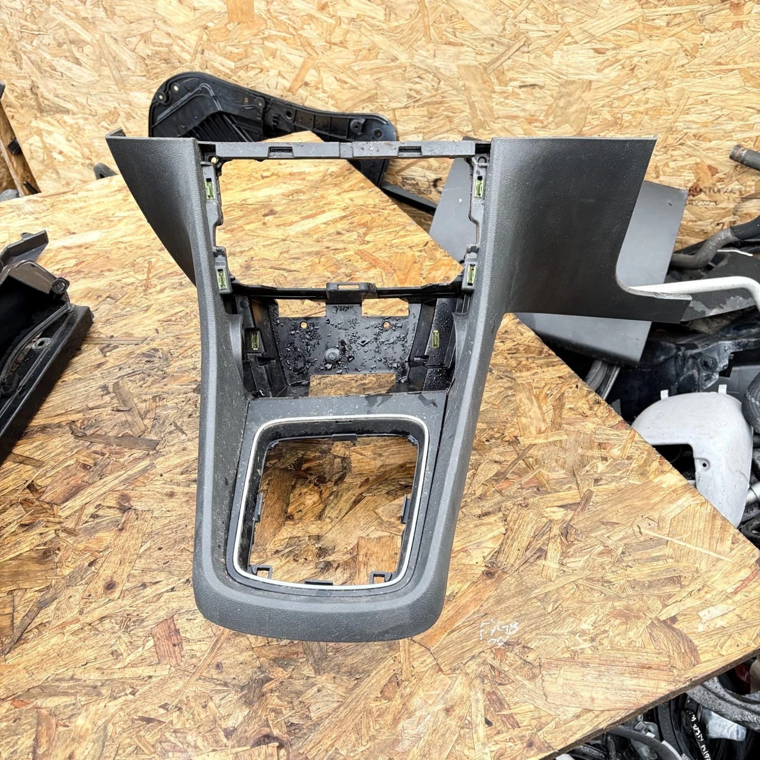 SEAT LEON ST 5F MK3 FRONT CENTER CONSOLE GEARSTICK SURROUND TRIM 5F2863212