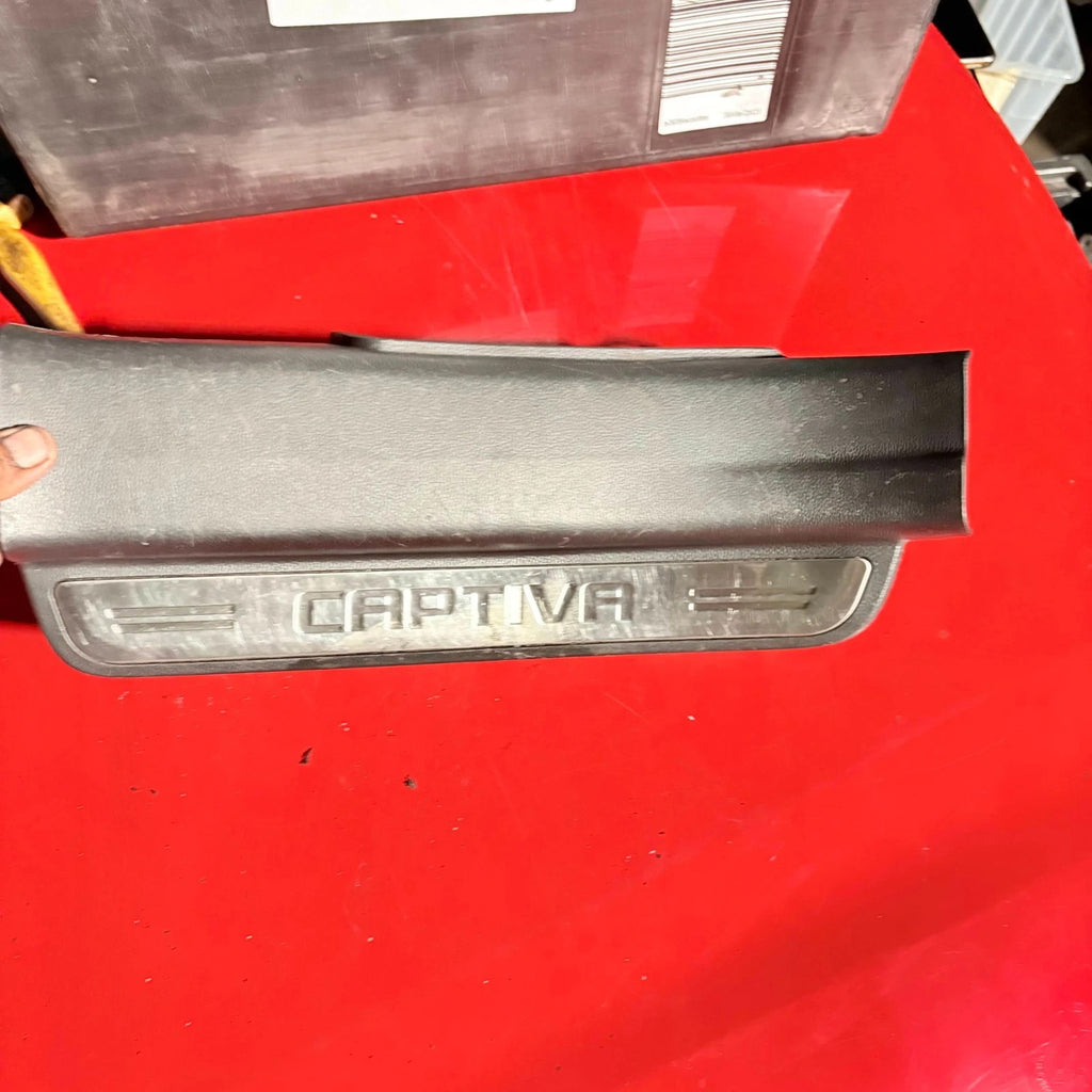 Chevrolet Captiva 2010 Left side Rear Door Step Sill Kick Plate A047002