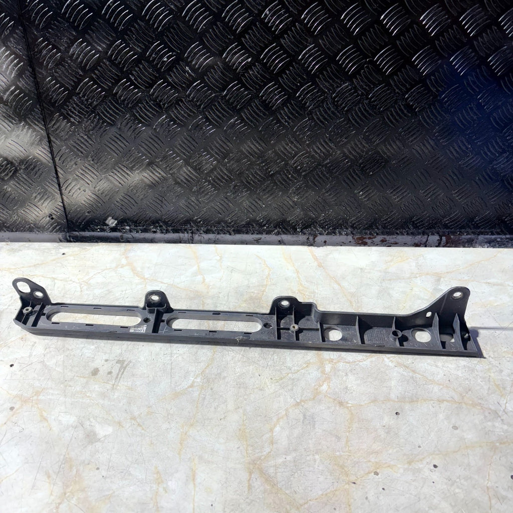 2012-2024 Land Rover Range Rover L405 Fender mounting bracket C8C9AT8143