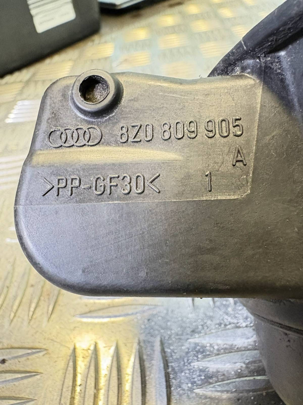 Audi A2 8Z Blue Fuel Flap and Mechanism 8Z0809905A 2003