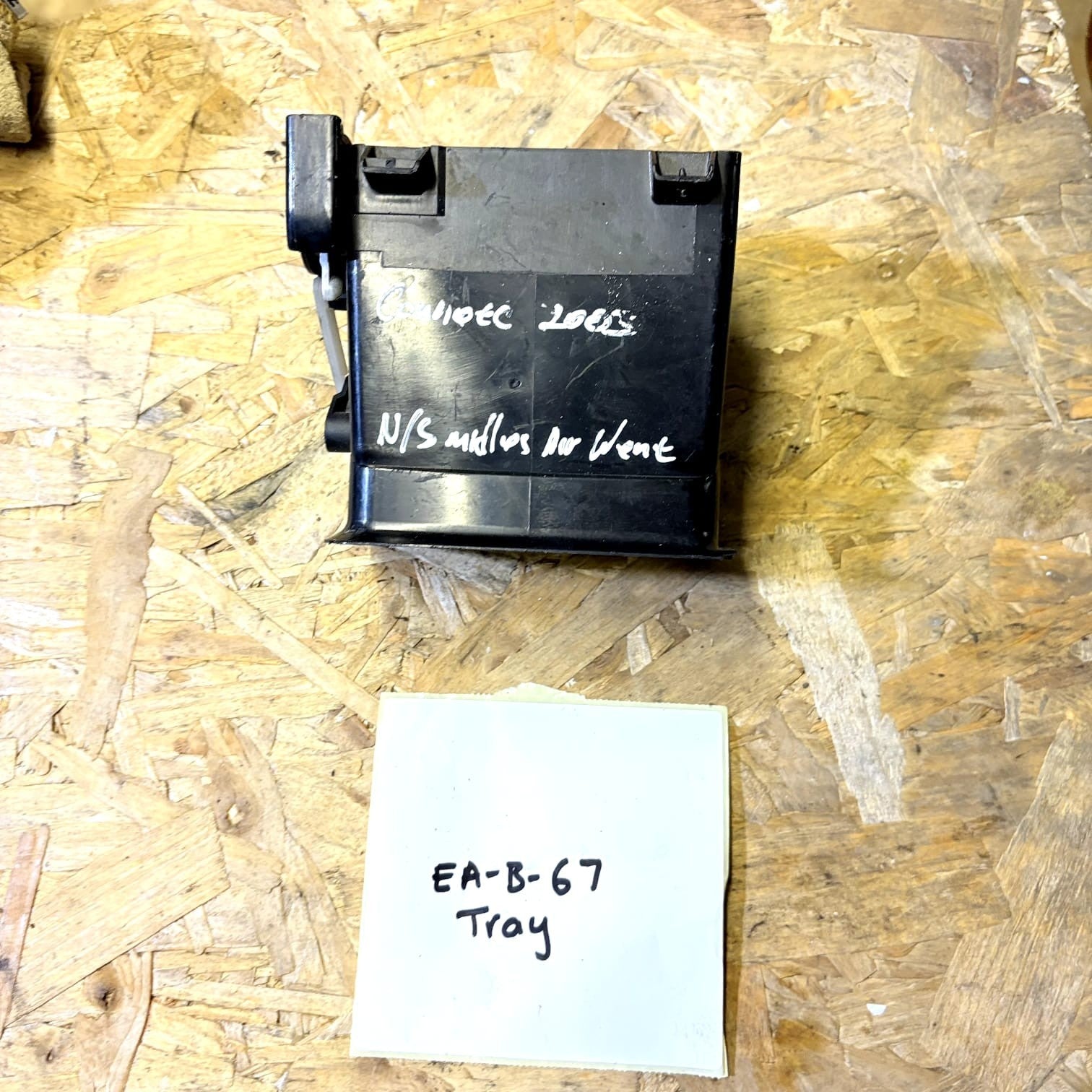 2003 FORD TRANSIT CONNECT MK1 DASH AIR VENT PASSENGER 2T1H19C682AC N/S