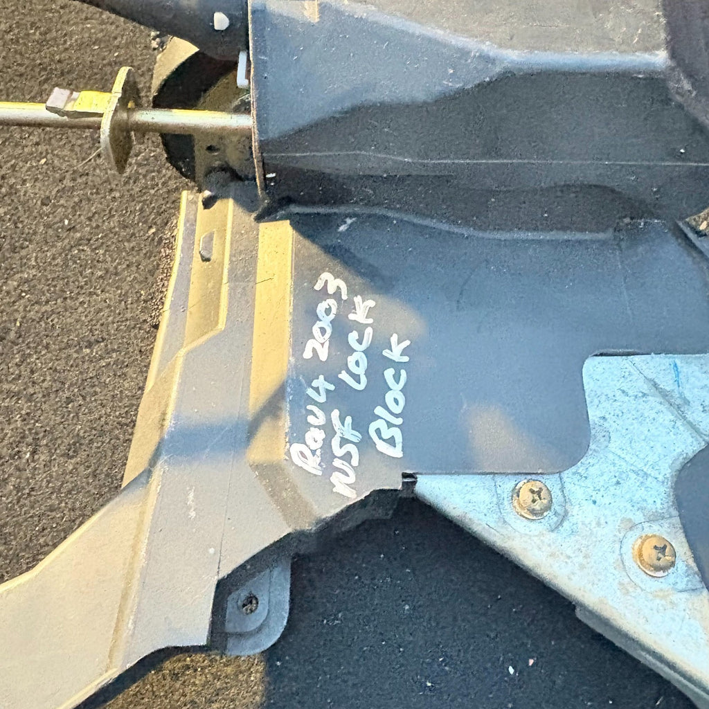 2003 TOYOTA RAV 4 PASSENGER NEARSIDE FRONT DOOR LOCK CATCH