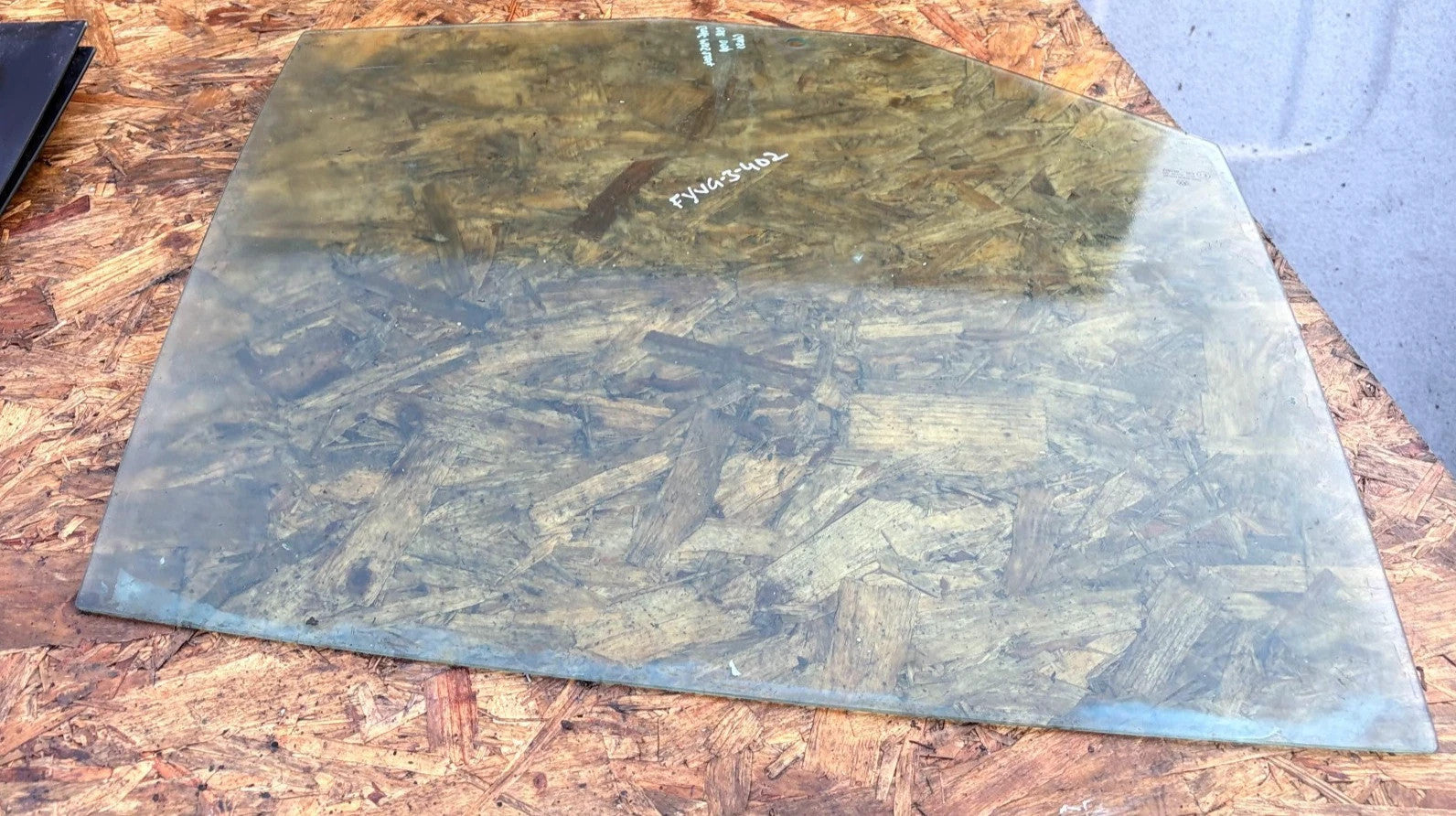VW Golf MK5 Right Rear Door Window Glass