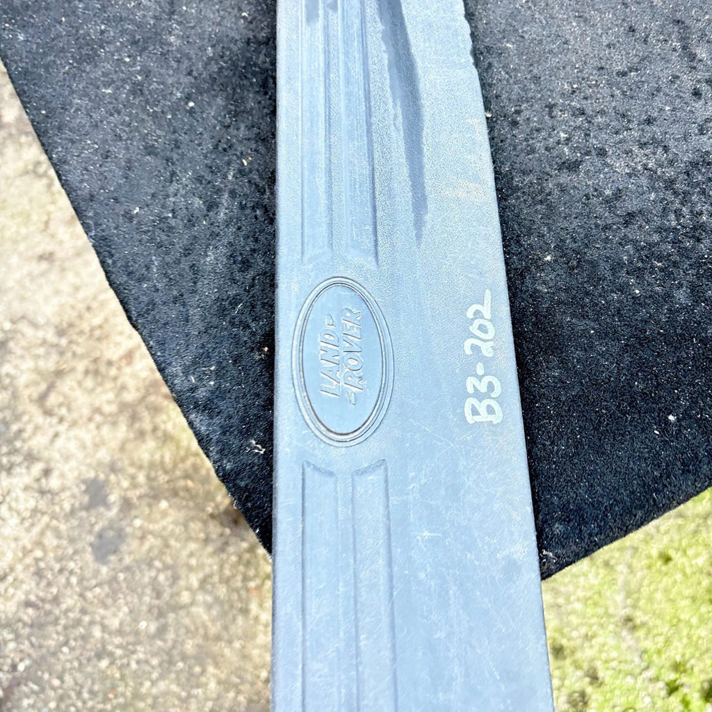 LAND ROVER DISCOVERY 3 INTERIOR LEFT SIDE STEP TRIM SILL 2004-2009