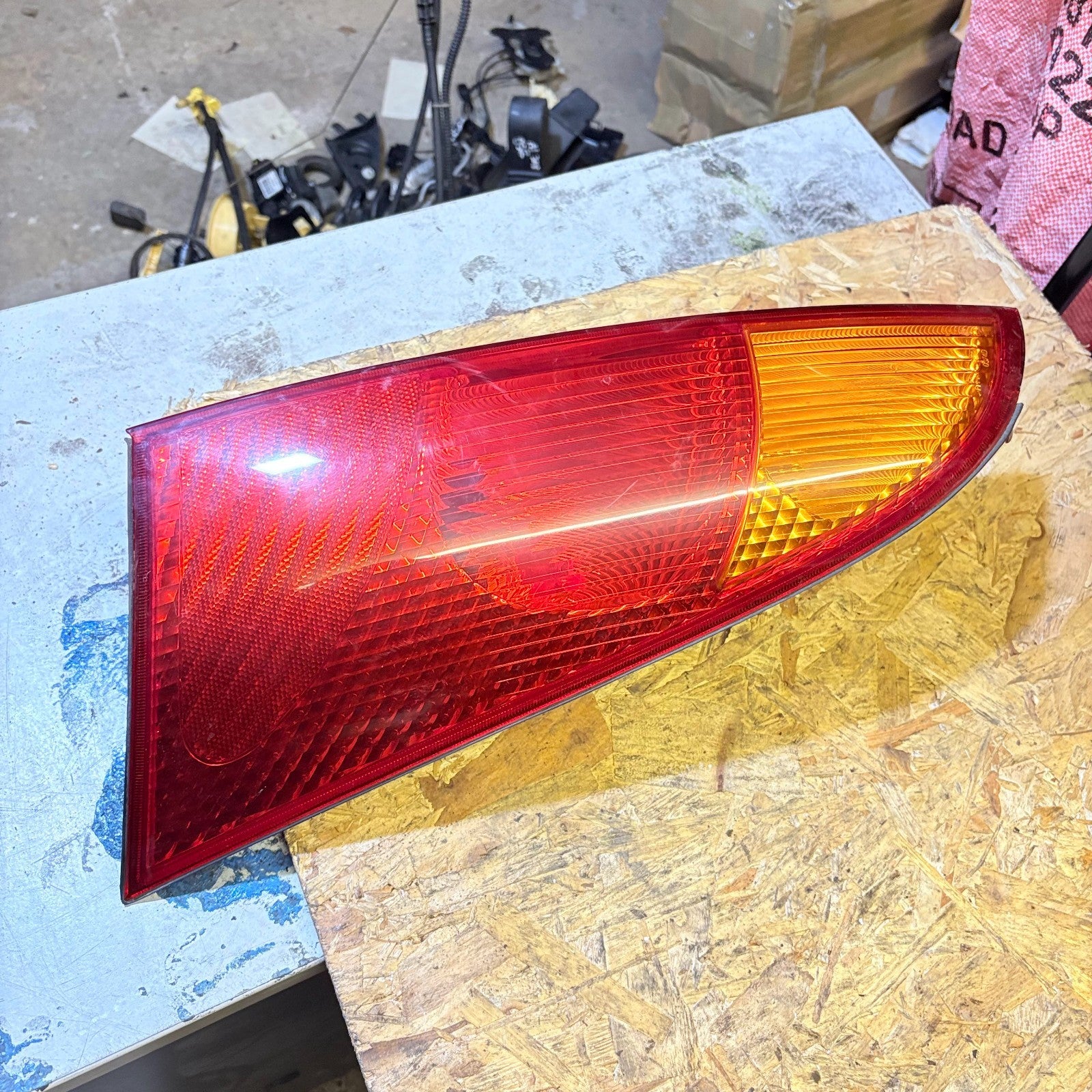 FORD FOCUS MK1 1998-2005 LEFT PASSENGER SIDE REAR TAIL LIGHTS 1M5113405