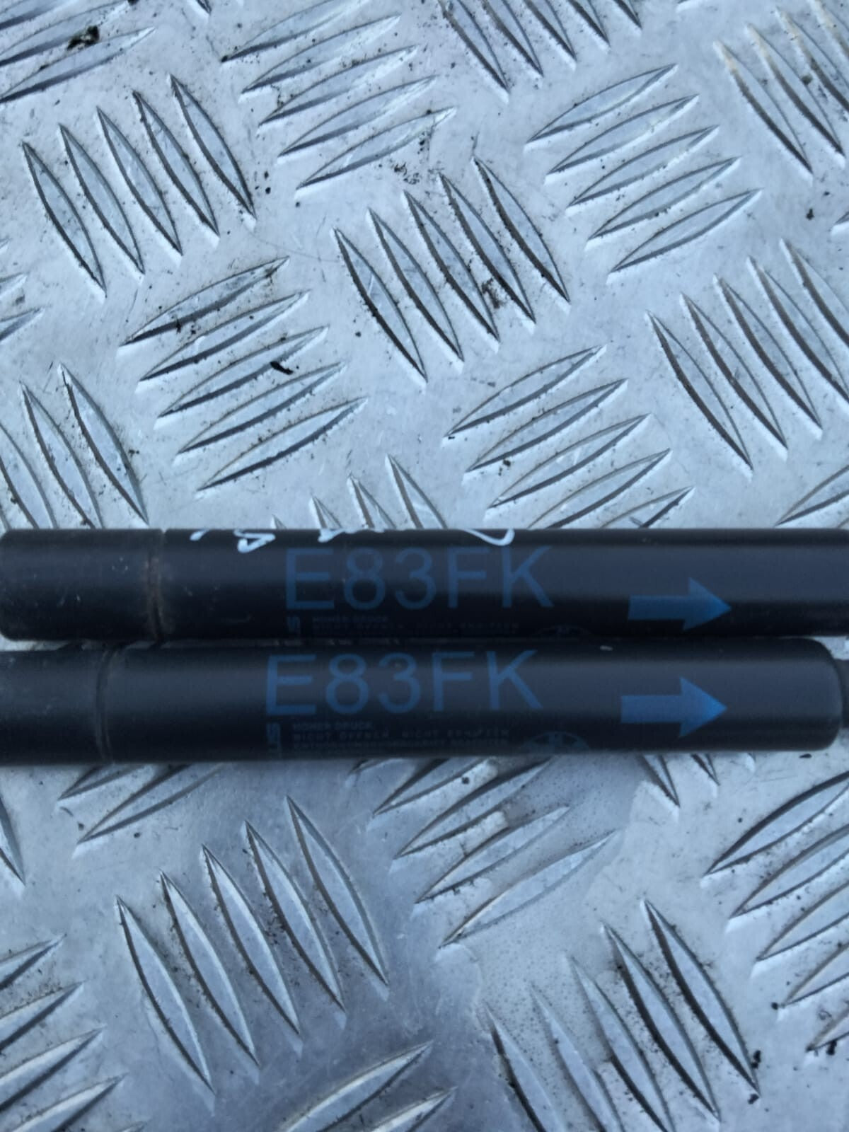 BMW X3 E83 2.0D N47 2008 1995cc BONNET STRUTS/RAMS PAIR 51233400352