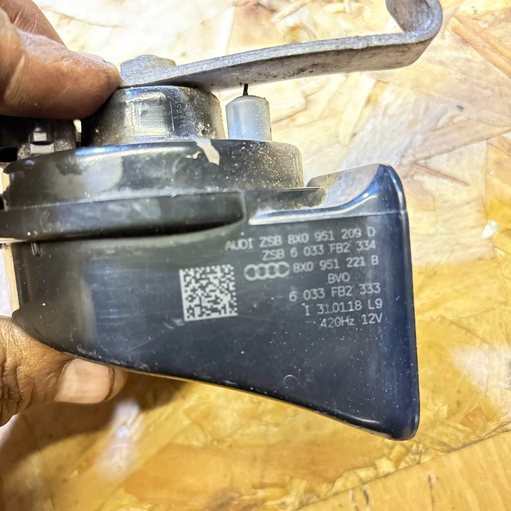 2010-2018 AUDI A1 LOW TONE HORN ALARM SIREN 8X0 951 229 D WITH BRACKET