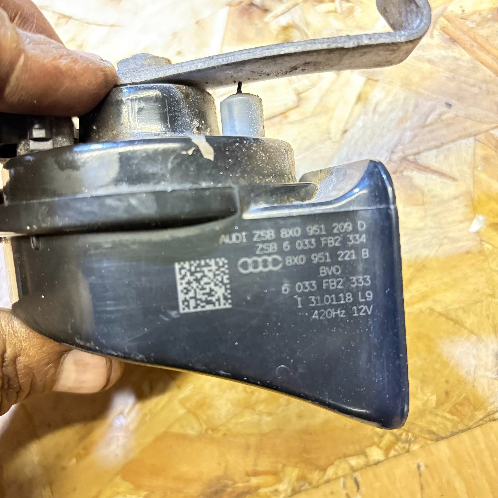2010-2018 AUDI A1 LOW TONE HORN ALARM SIREN 8X0 951 229 D WITH BRACKET