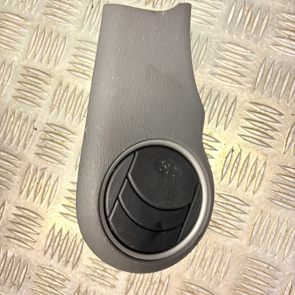 Hyundai i10 MK1 2008-13 Drivers Front Right Side Dashboard Air Vent 84760-0X900