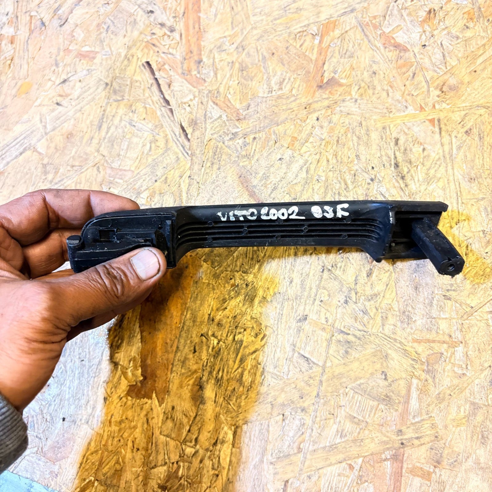 MERCEDES BENZ W639 VITO FRONT EXTERIOR DOOR HANDLE RIGHT SIDE 2002