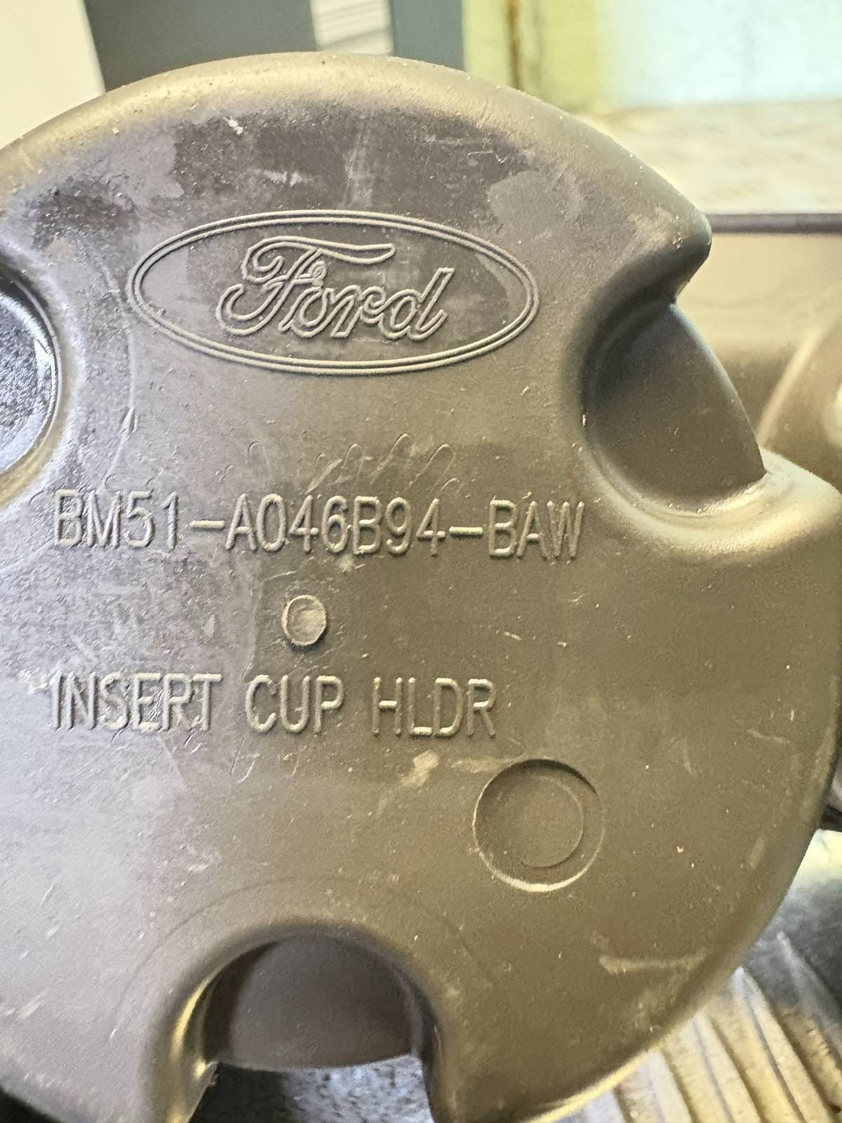 Ford Focus 2014 Center Cup holder front BM51A046B94BAW LMA10845