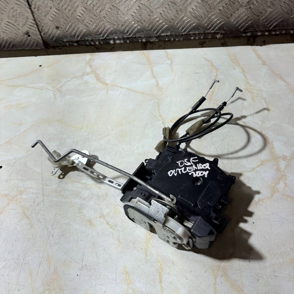 2004 MITSUBISHI OUTLANDER DOOR LOCK DRIVER FRONT RIGHT SIDE