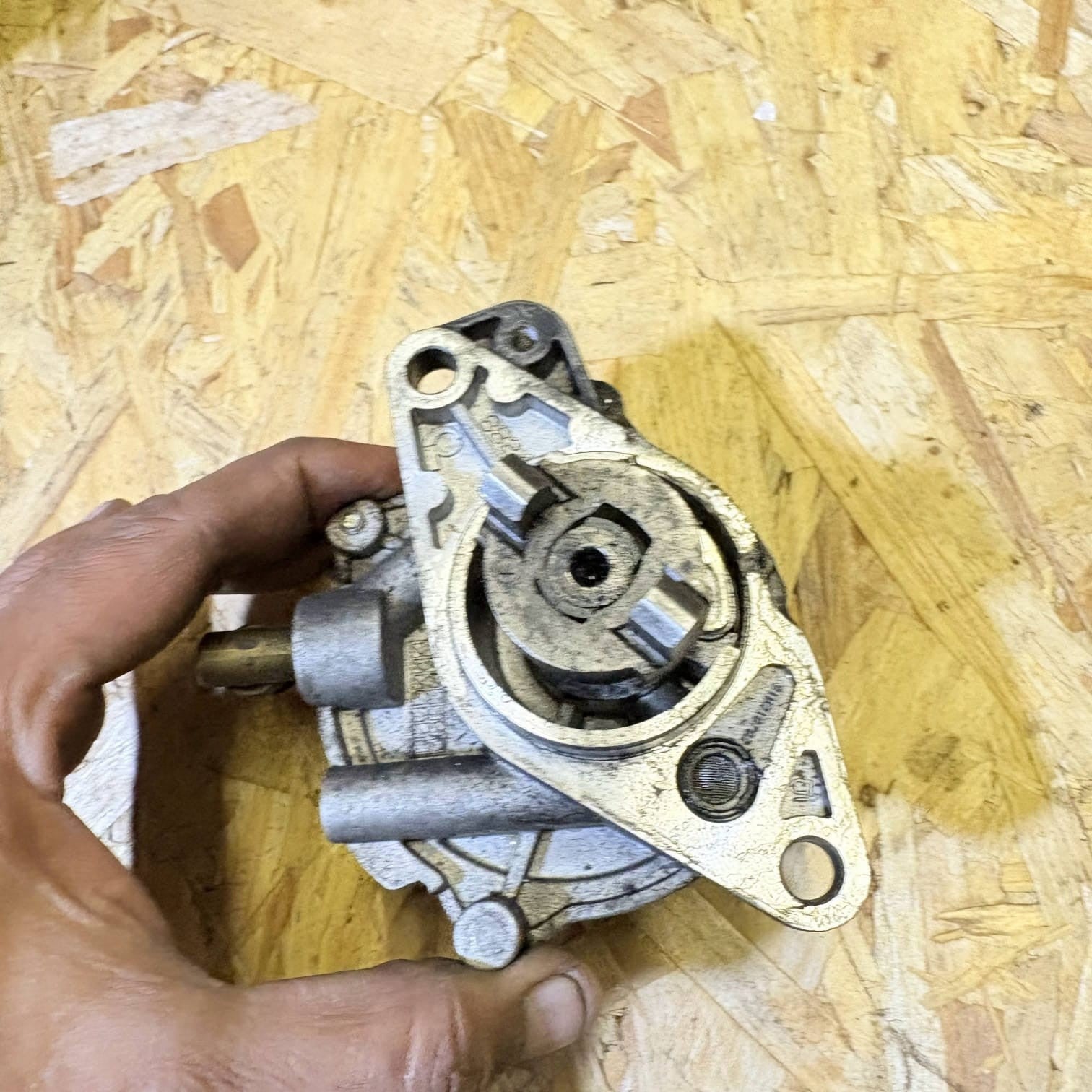 VAUXHALL CORSA D VACUUM PUMP 73501167 1.3CDTI 2010