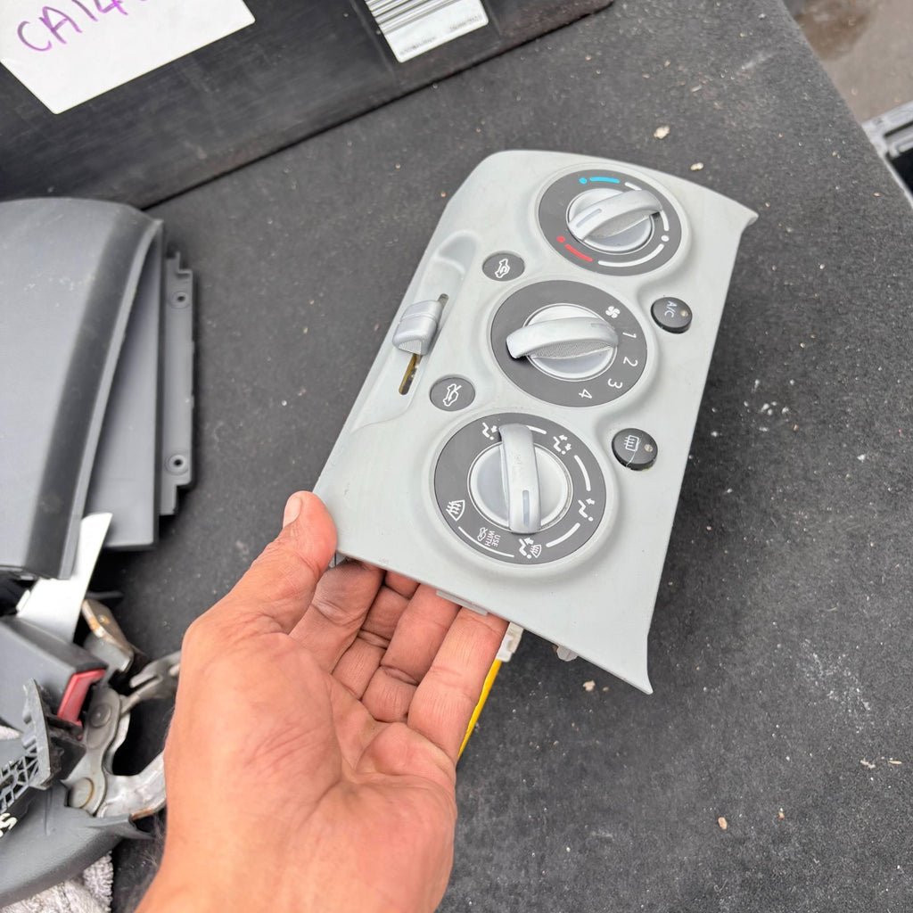 2004 NISSAN PIXO HEATER CLIMATE CONTROL MODULE