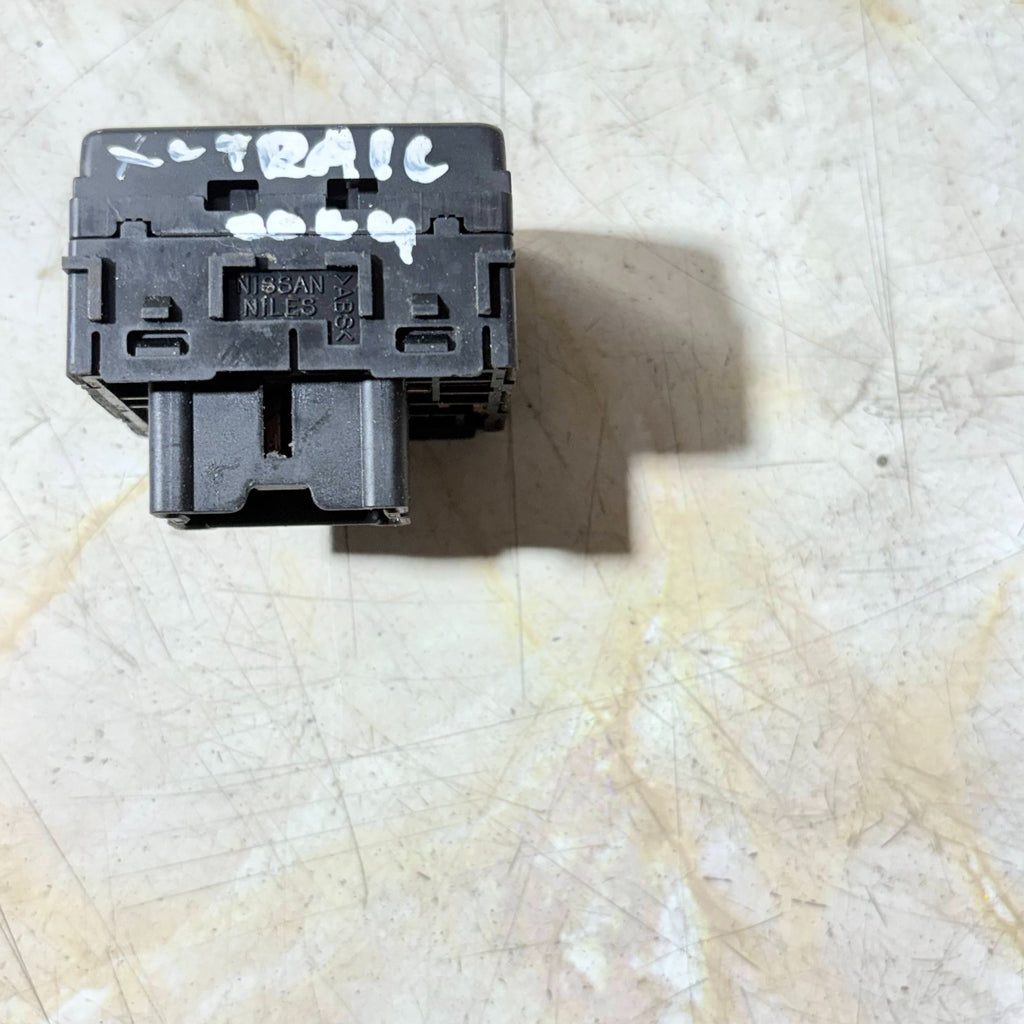 NISSAN X-TRAIL MK1 T30 2001-07 ELECTRIC DOOR MIRROR ADJUSTMENT SWITCH