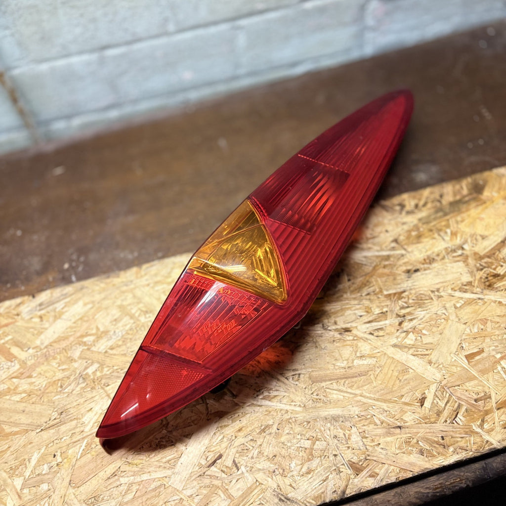 FIAT PUNTO 2001 FACELIFT OSR RIGHT DRIVER REAR OUTER TAIL LIGHT 286202