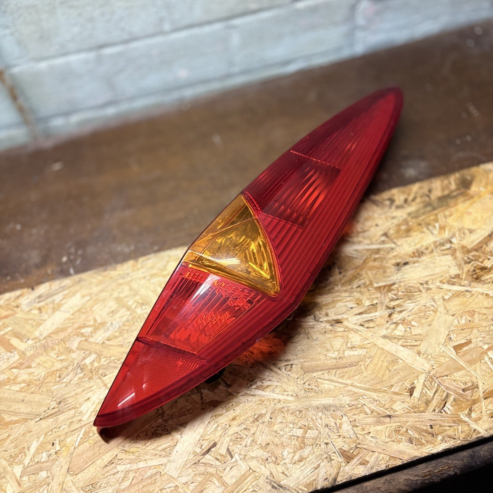 FIAT PUNTO 2001 FACELIFT OSR RIGHT DRIVER REAR OUTER TAIL LIGHT 286202