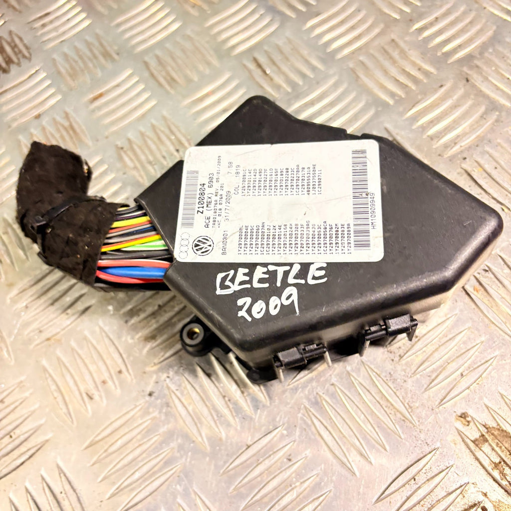 8D1941824 VW Beetle 1C 2006-2010 Engine Fuse Box
