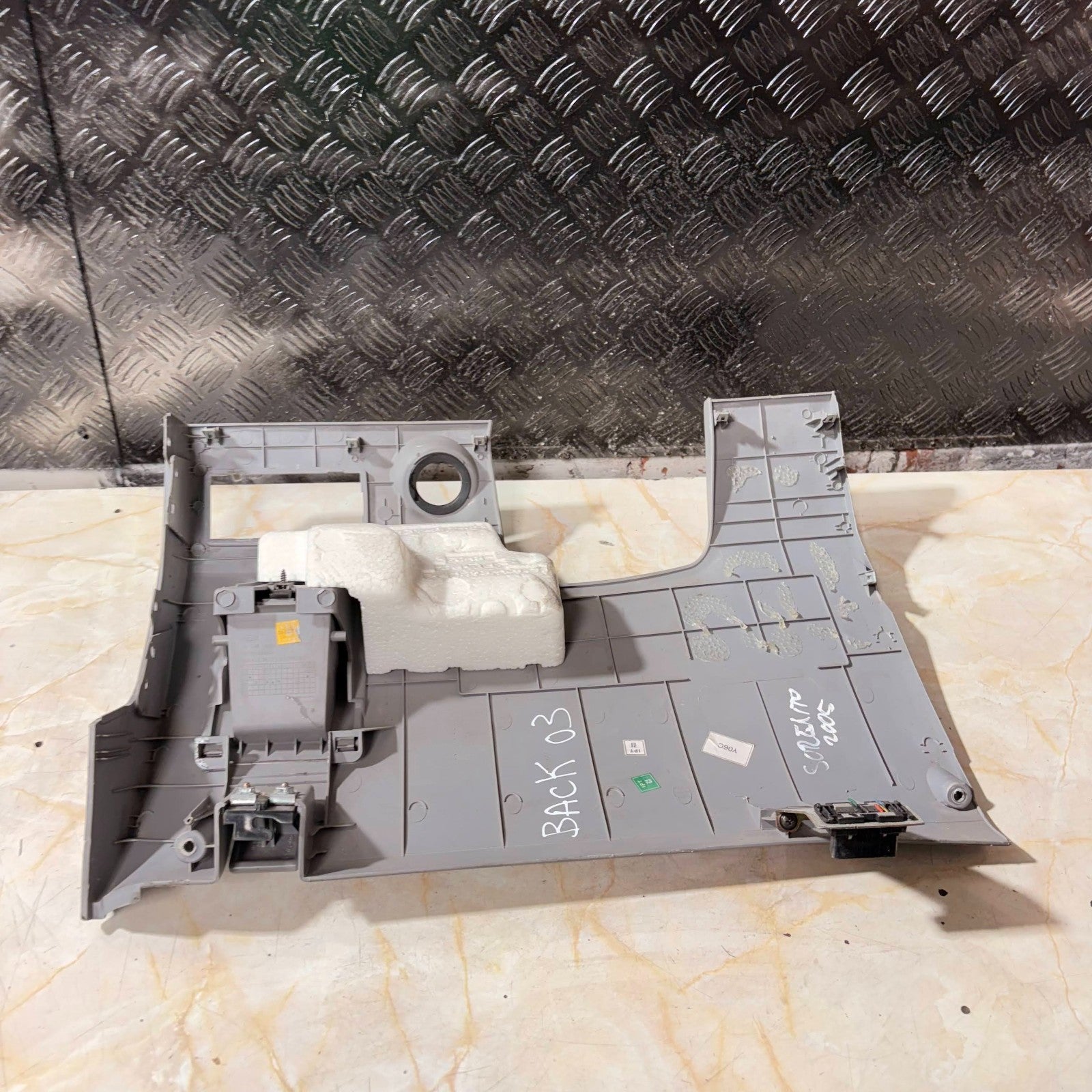 KIA SORENTO MK1 2002-2009 DRIVER LOWER DASH PANEL KNEE BOLSTER TRIM 84750-3E000