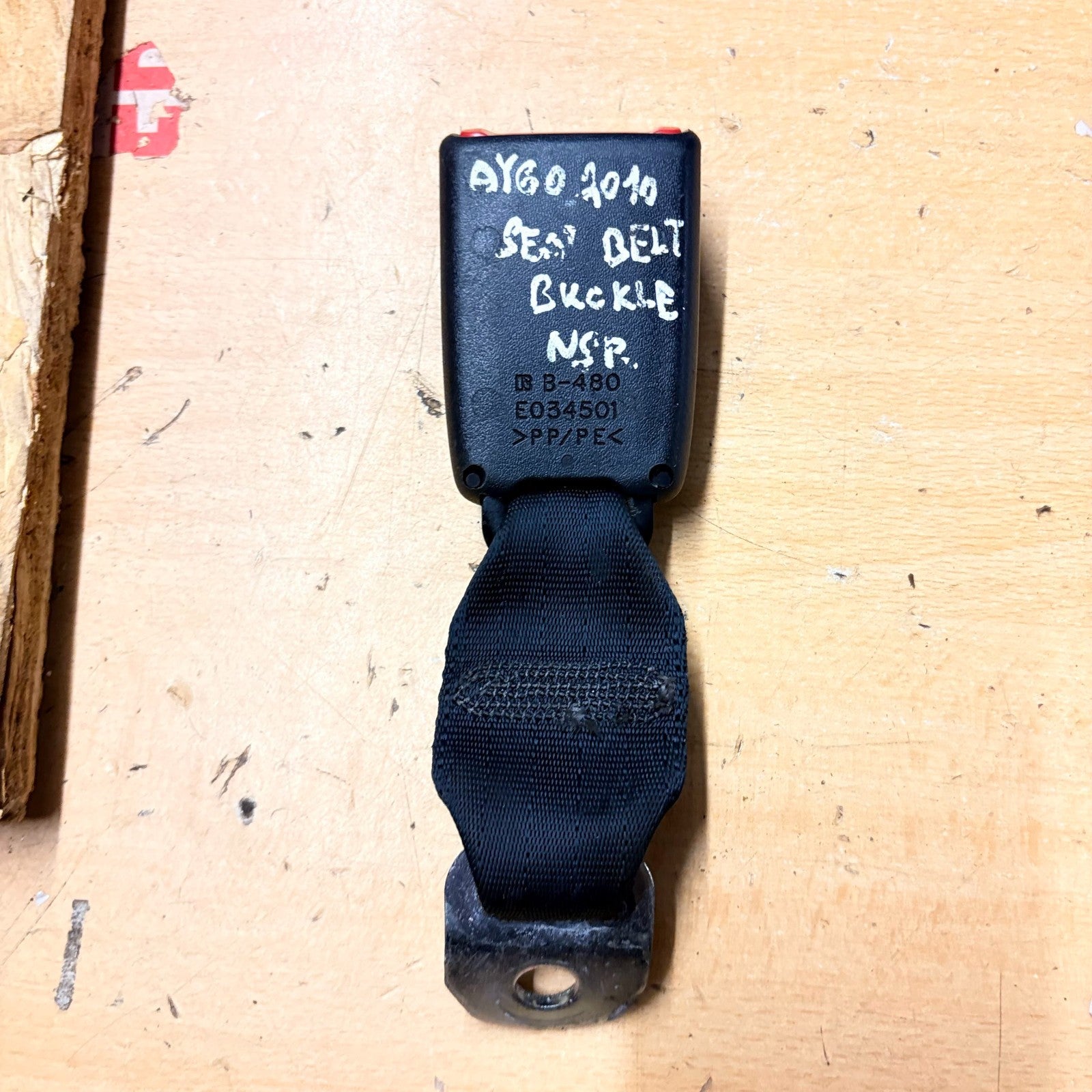 Toyota Aygo Mk1 2005-2014 NSR Passenger Seatbelt Buckle Stalk E034501 B-480