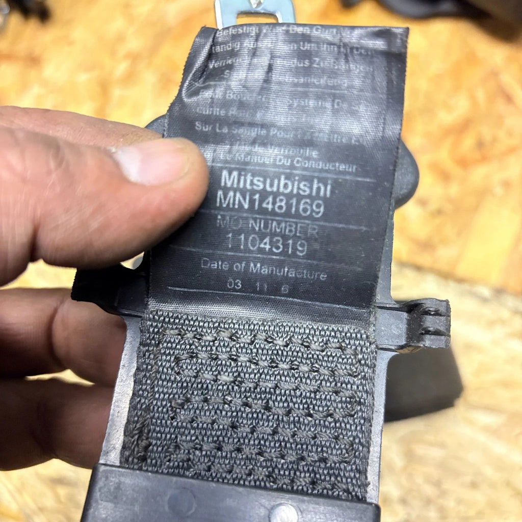 Mitsubishi Shogun Pinin 5DR Rear Middle Centre Seat Belt MN148169 2001-06