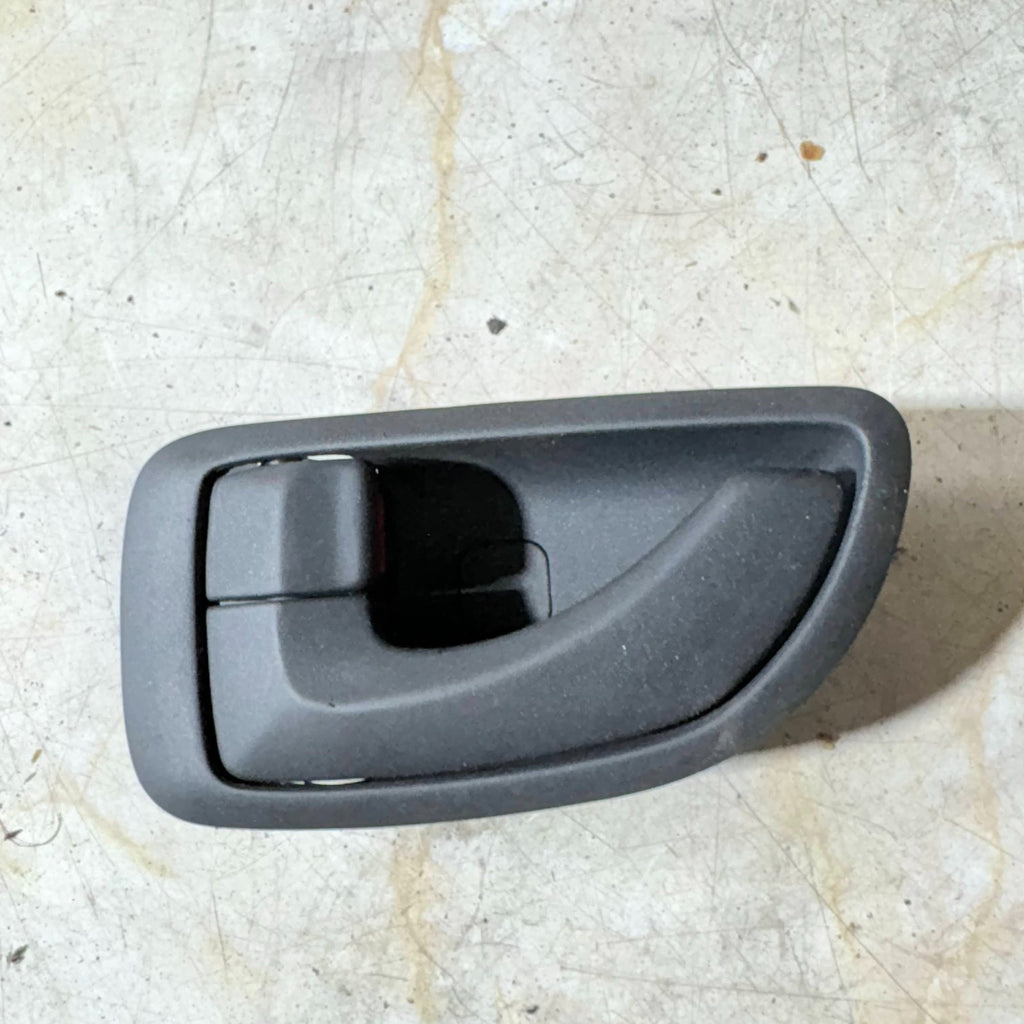 HYUNDAI ACCENT PASSENGER REAR LEFT INNER DOOR HANDLE 2002