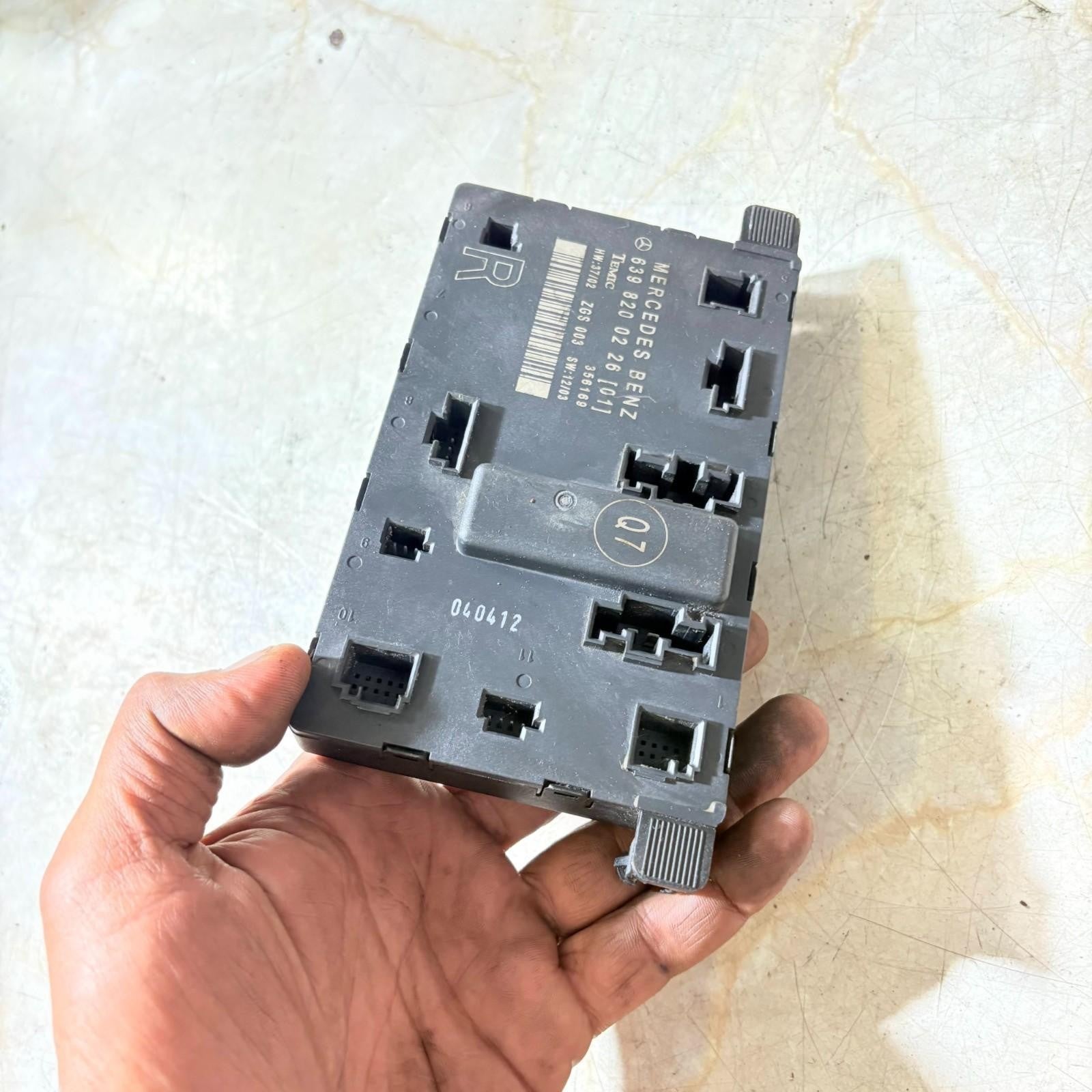 1996-2005 MERCEDES VITO O/S/F DOOR CONTROL MODULE 639 820 02 26