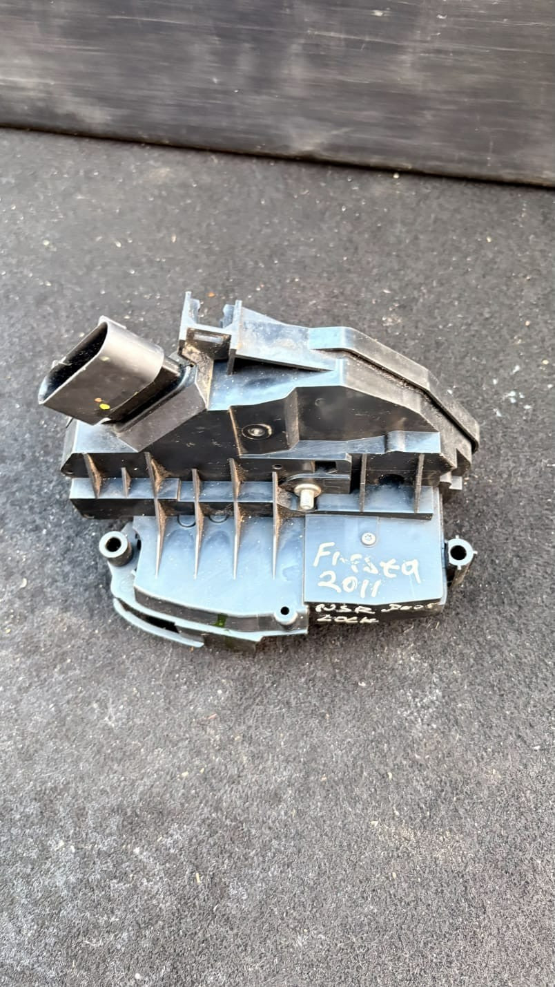 FORD FOCUS MK3 DOOR LOCK REAR PASSENGER NS LEFT BM5A-A26413-BC 2011