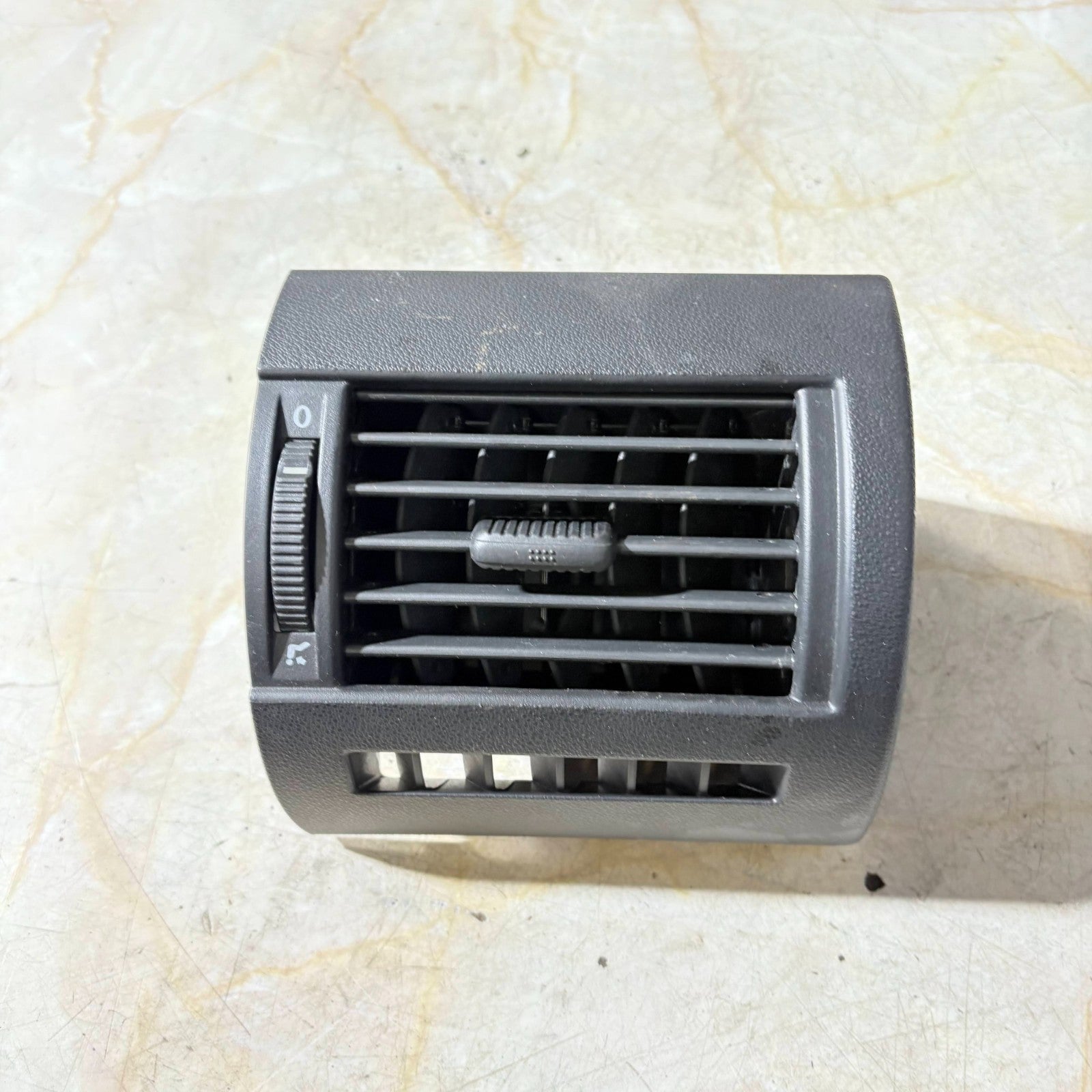 05-2012 VW FOX NSF PASSENGER SIDE DASH AIR VENT 5Z0819703