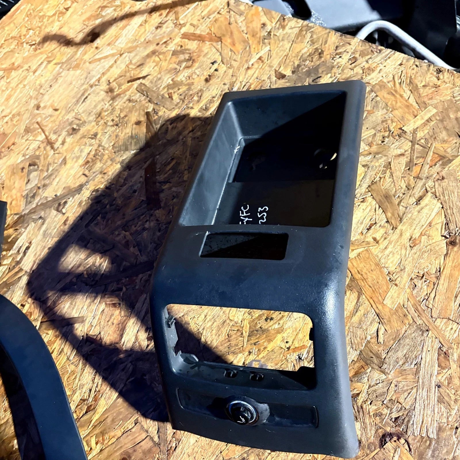 Audi A6 C6 2004?2011 Rear Centre Console Arm Rest Frame