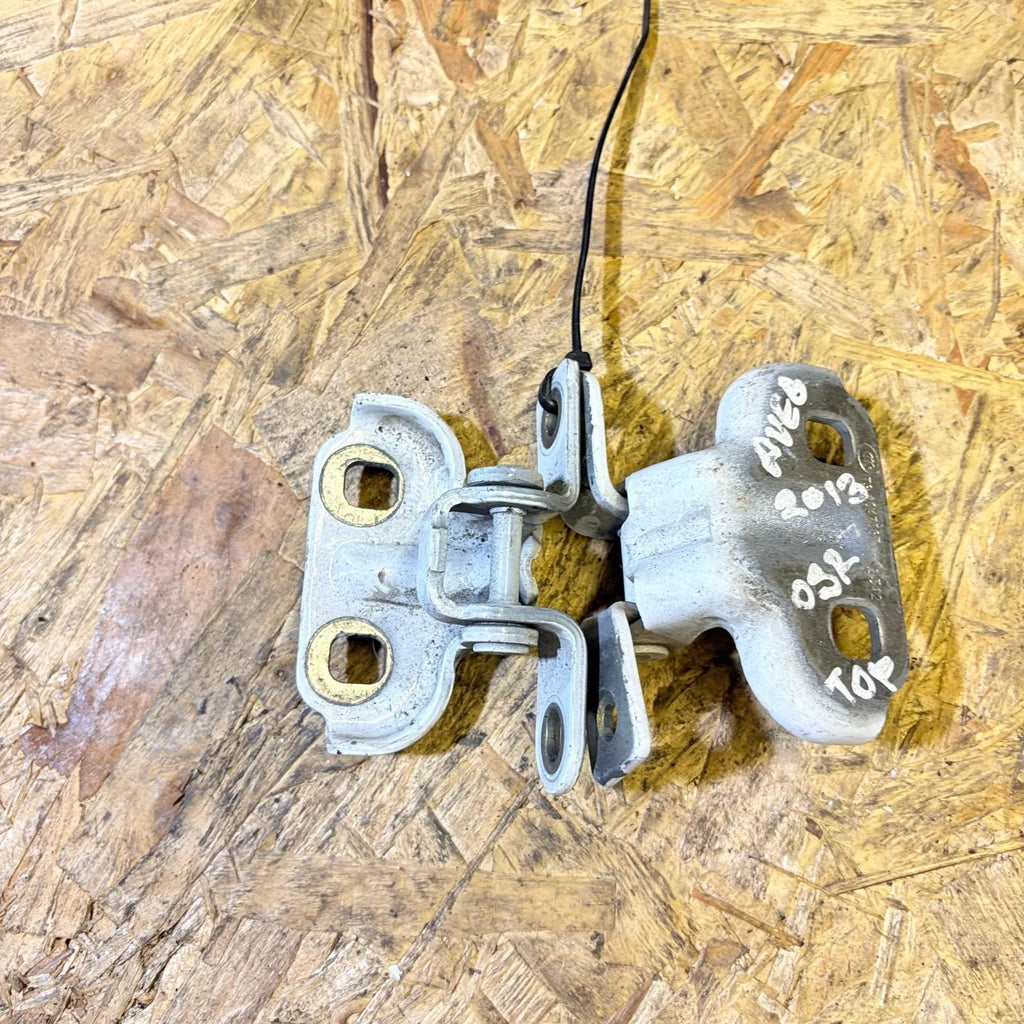 2013 Chevrolet Aveo Right Rear Top/Bottom Door Hinge