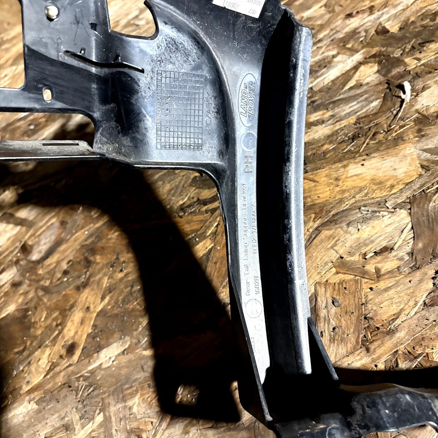LAND ROVER EVOQUE L538 BUMPER BRACKET DRIVER REAR SIDE BJ32-17E800-A 2011