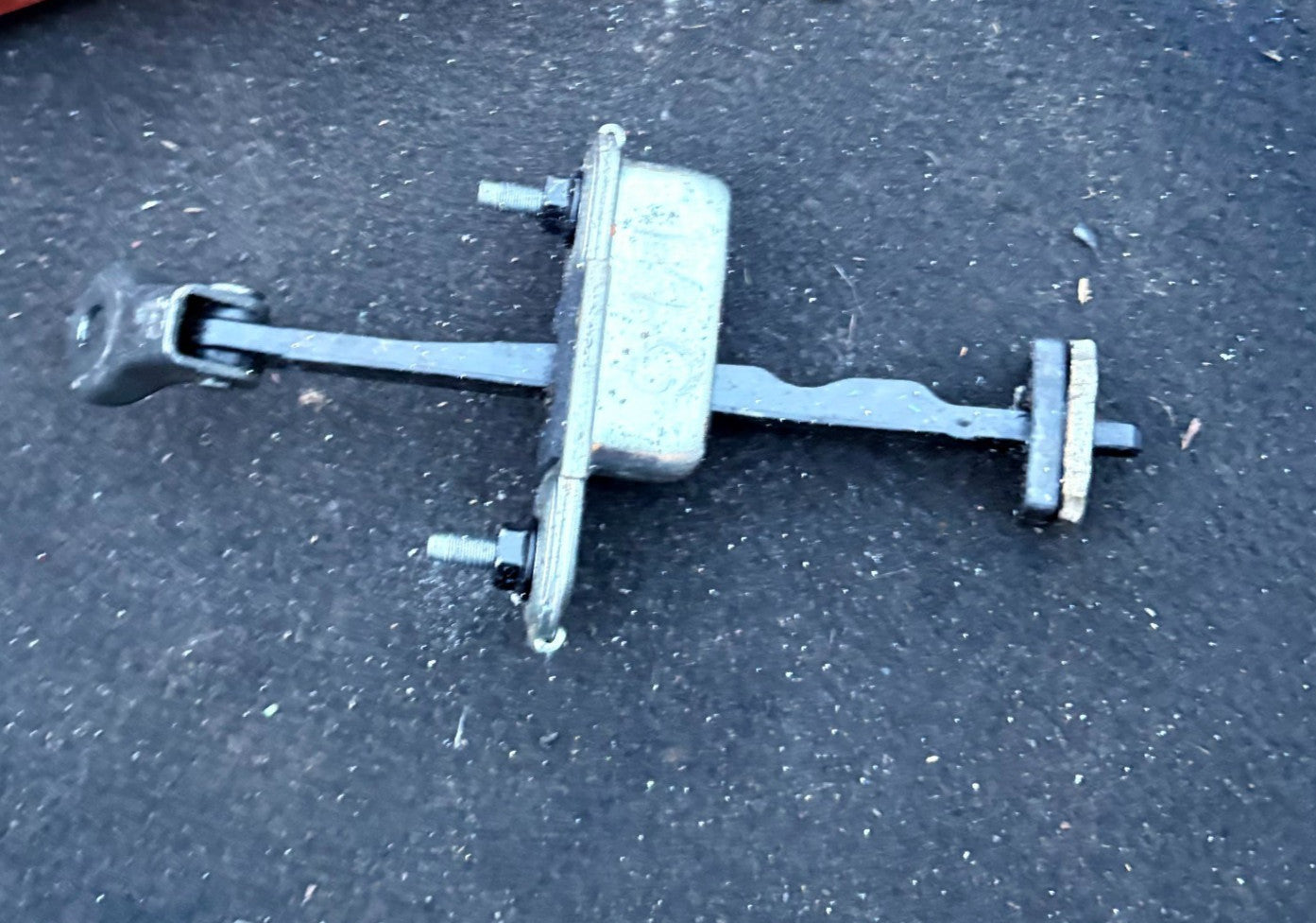 Hyundai i40 2011-2019 Front Left Door Check Strap Hinge Passenger Side