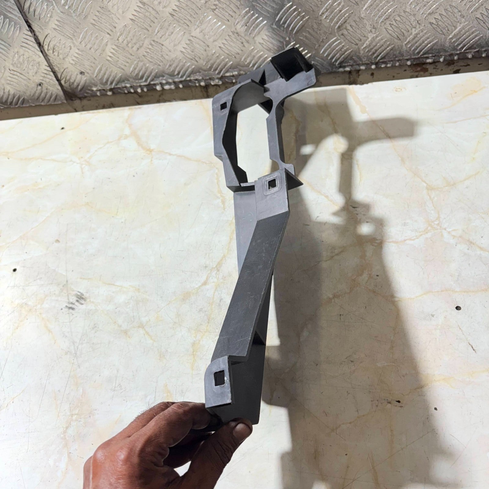 Land Rover Range Rover 2004 Left Front Bumper Cover Support Bracket