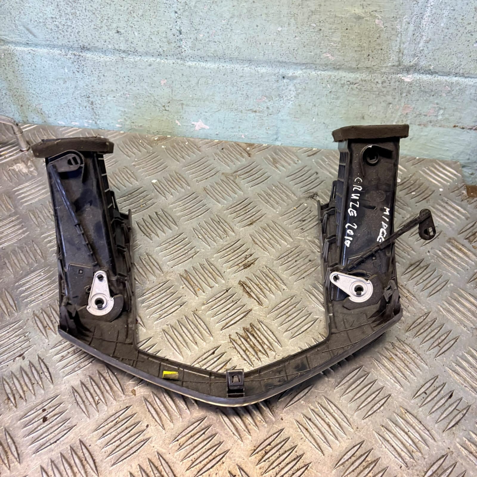 CHEVROLET CRUZE DASHBOARD AIR VENTS 94567907/21926321 2010