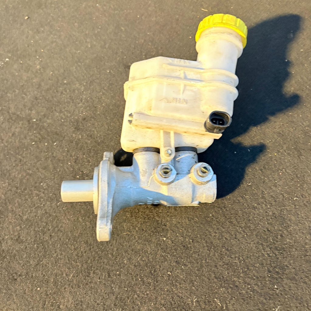 Fiat 500 (312) Brake Master Cylinder + Reservoir 32069666/6744 ALTUR1 (2015)