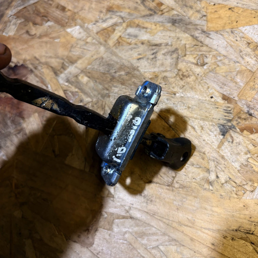 Hyundai i10 Mk1 2008-2013 5 Door Front Left Door Check Strap Stop Limiter