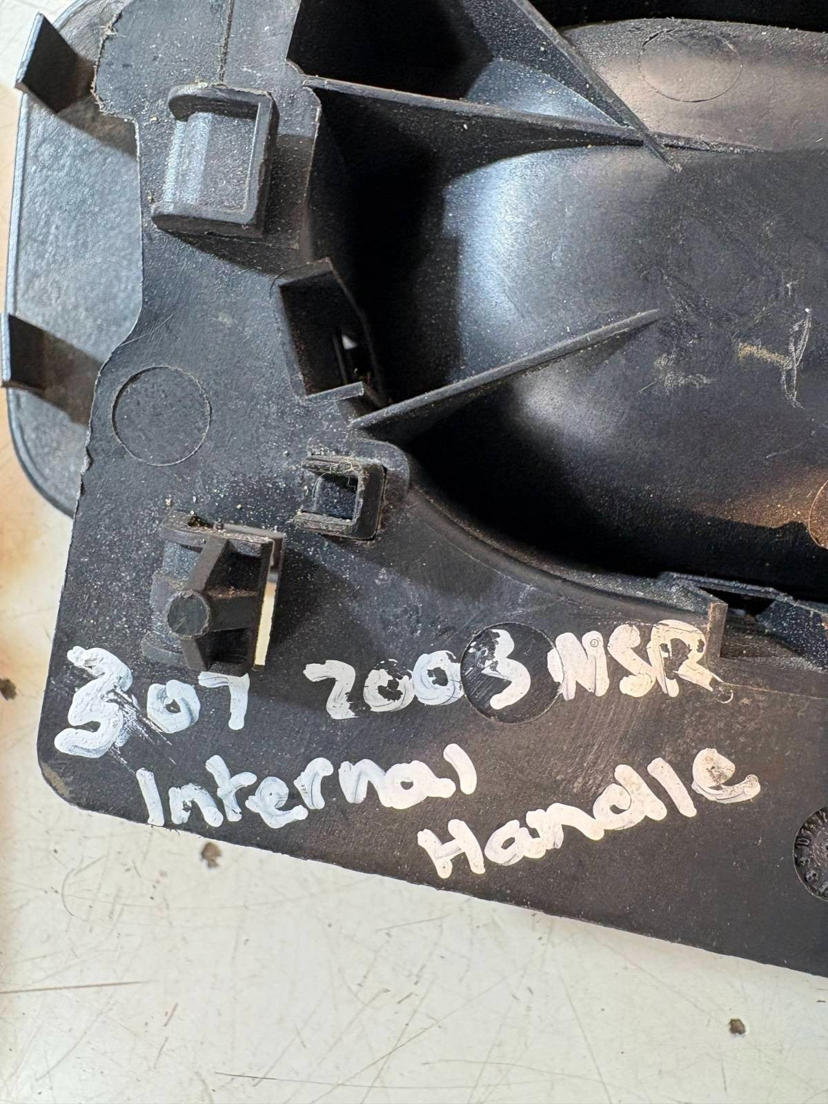Peugeot 307 2.0 Diesel 2001-2008 DOOR HANDLE REAR PASSENGER SIDE 9643604577