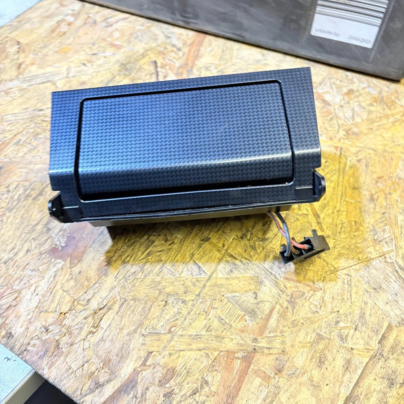 1998 MERCEDES ASHTRAY AND POWER SOCKET