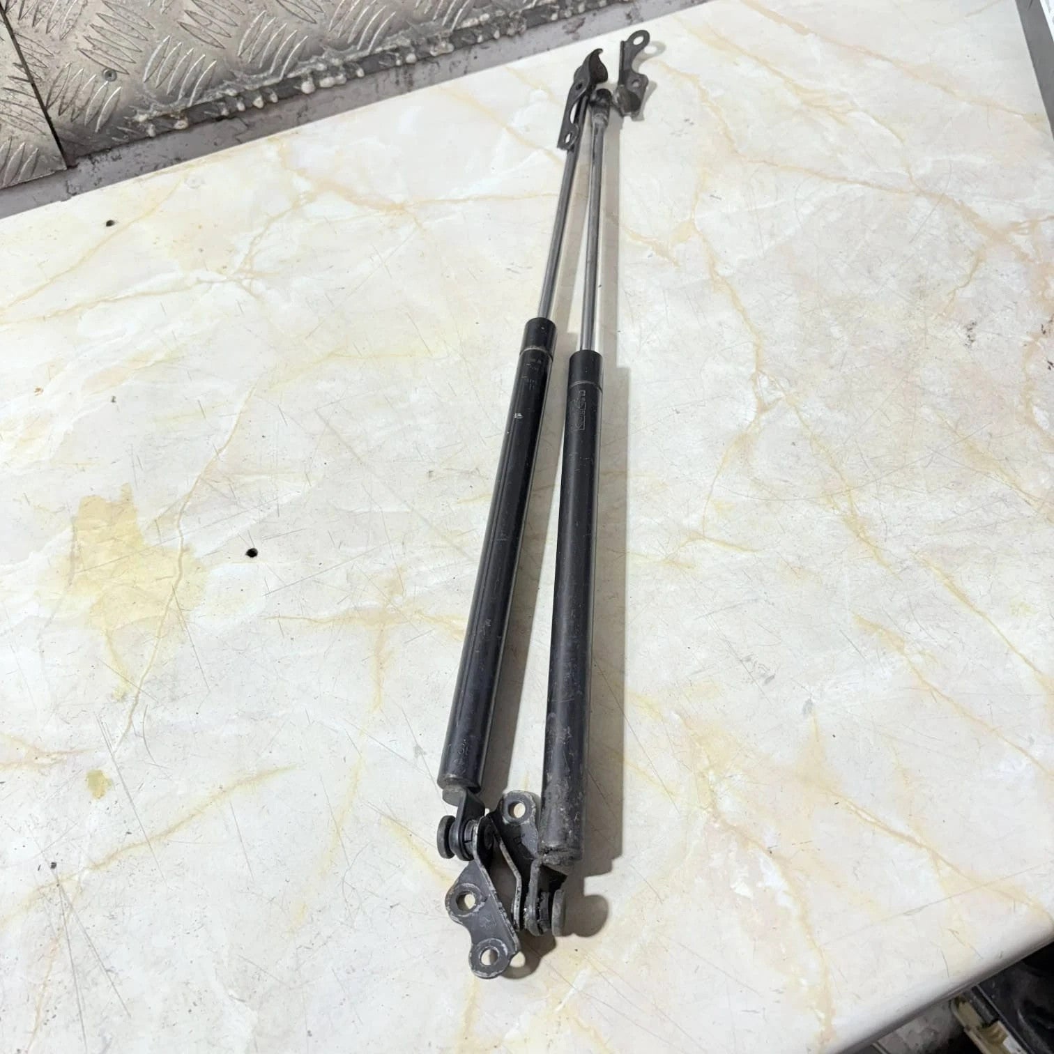 Kia Sorento Shock Absorbere Rear Glass 87180-3E010 2.5 Crdi 170Hp