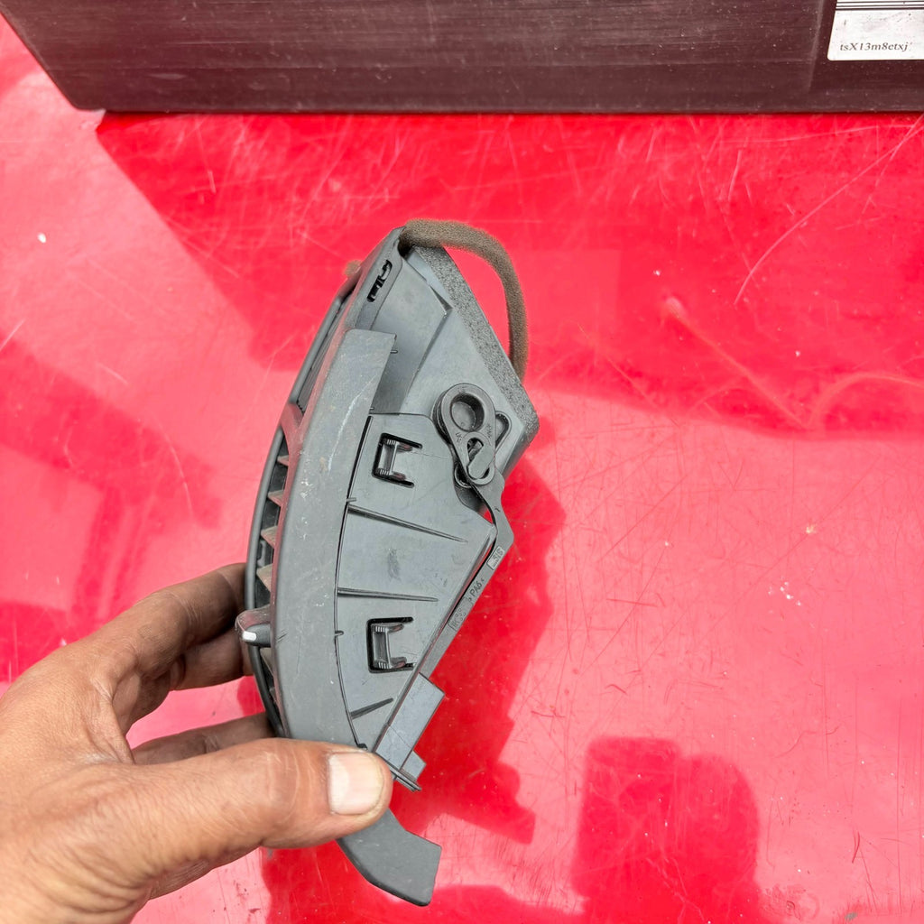 BMW E81 E82 E87 E88 1 Series 2004-2013 RH Dash Air Vent 7059188 64227059188